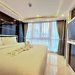 Grand Avenue Apartment
