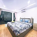 市中心4卧6卫别墅/步行街8分钟/门口711