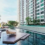Amazing Location Infinity Pool Apartment