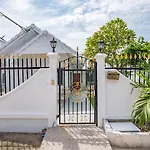 Deluxe 3 Bedrooms Villa With Fancy Pool In Downtown Pattaya