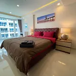 Large Deluxe 5 Grand Avenue