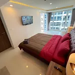 Large Deluxe 5 Grand Avenue * Pattaya