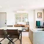 Perfect For 5 Guests, Sea View, 2 Pools, Sport Studio, Netflix