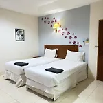 โรงแรม Sun &