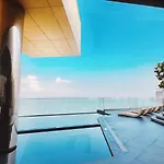 อพาร์ทเม้น Edge Sea View *