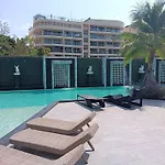 Arcadia Center Suites