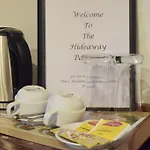 Guest house Hideaway And Bar
