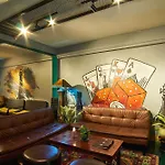Happiness Community Wake & Bake Hostel - Rooftop Bar & Bistro