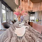 อพาร์ทเม้น Edge Sea View *