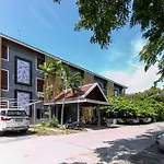 Deeden Hotel 3*