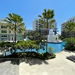 Exclusive Arcadia Condo - Amazing Pools & Gardens, Gym, Sauna, Waterfalls, Jacuzzi, Fast Internet