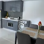 Apartment Exclusive Arcadia - Amazing Pools & Gardens, Gym, Sauna, Waterfalls, Jacuzzi, Fast Internet *