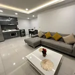 Apartment Exclusive Arcadia - Amazing Pools & Gardens, Gym, Sauna, Waterfalls, Jacuzzi, Fast Internet