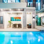 Hollywood Luxury Poolvilla Walking Street 4 Bedrooms *