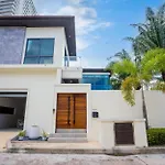 Hollywood Luxury Poolvilla Pattaya Walking Street 4 Bedrooms