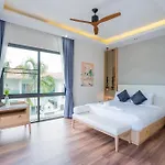 Hollywood Luxury Poolvilla Walking Street 4 Bedrooms Villa Pattaya