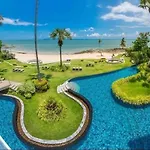 อพาร์ทเม้น Luxurious Beachfront