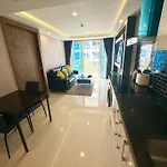 Large Luxury Condo - Pattaya City Centre - Grand Avenue Residences, Pool View - 413