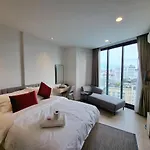 Edge Near Walking Street Apartment *