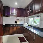 D34长住优惠房-芭提雅市中心高端4间卧室泳池别墅 * Pattaya