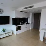 Cozy Centara Condo Downtown Pattaya Beach
