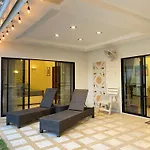 Mejestic Green Garden Villa