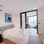 Edge Sea View อพาร์ทเม้น *