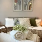 อพาร์ทเม้น Edge Cozy Vacation Infinite Sky Pool *