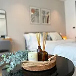 Edge Cozy Vacation Infinite Sky Pool