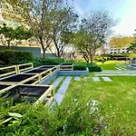Edge Cozy Vacation Infinite Sky Pool