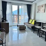 Grand Avenue 1 Bedroom Cityview 6th Floor