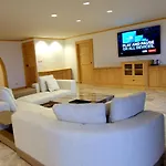 Spacious Seaview 3Br Apartment:Direct Beach Access