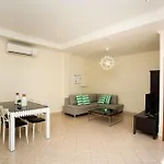 Avoca Pool Villas