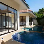 Avoca Pool Villas