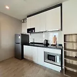 2 Bed Room, Large Living @ Apartment