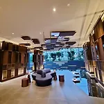 Downtown Chic Condo Rooftop Pool #Es20812