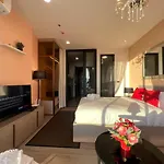 Downtown Chic Condo Rooftop Pool #Es20812