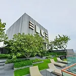 Downtown Chic Condo Rooftop Pool #En24314