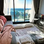 Newest!& Rare 2bdrms Ocean Facing Balcony #ef23914 อพาร์ทเม้น