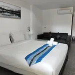 Phratamnak Inn Guesthouse - 100 Mtr From The Beach