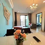 อพาร์ทเม้น Downtown Lux Fun 2bedroom Rooftop Pool #tbb6575 *
