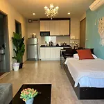 Downtown Lux Fun 2bedroom Rooftop Pool #tbb6575 อพาร์ทเม้น