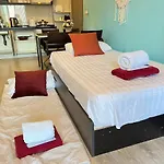 อพาร์ทเม้น Downtown Lux Fun 2bedroom Rooftop Pool #tbb6575