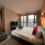 อพาร์ทเม้น Downtown Lux Fun 2bedroom Rooftop Pool #tbb6032