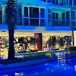 Grand Avenue 2Bedr 2Bathr 38And38 Sqm 2Rooms Together Poor View Or City View