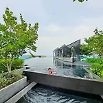 Downtown Chic Condo Rooftop Pool #En34018