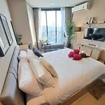 Downtown Chic Rooftop Pool #es26215 Apartment Pattaya