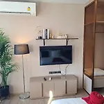 Downtown Chic Rooftop Pool #es26215 Apartment Pattaya