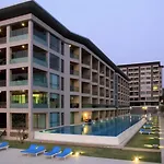 อพาร์ทเม้น Ananya Beachfront Wongamat Paradise Pattaya