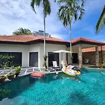 Phratamnak Seaside Pool Villa